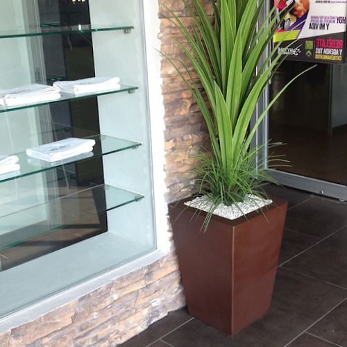 Maceta conica de fibra de vidrio modelo Vaso Cuadrado